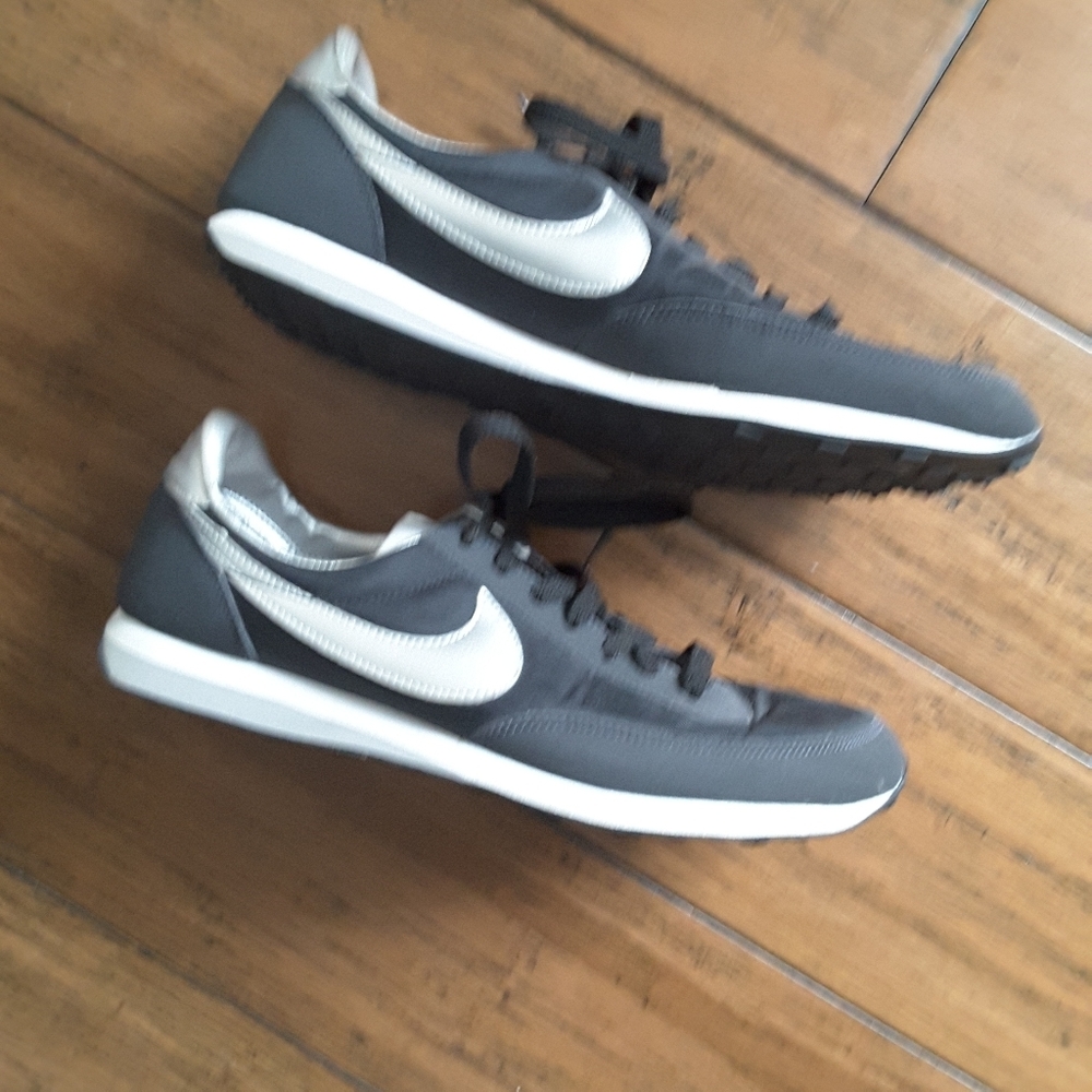 NIKE Vintage Elite Waffle Trainer